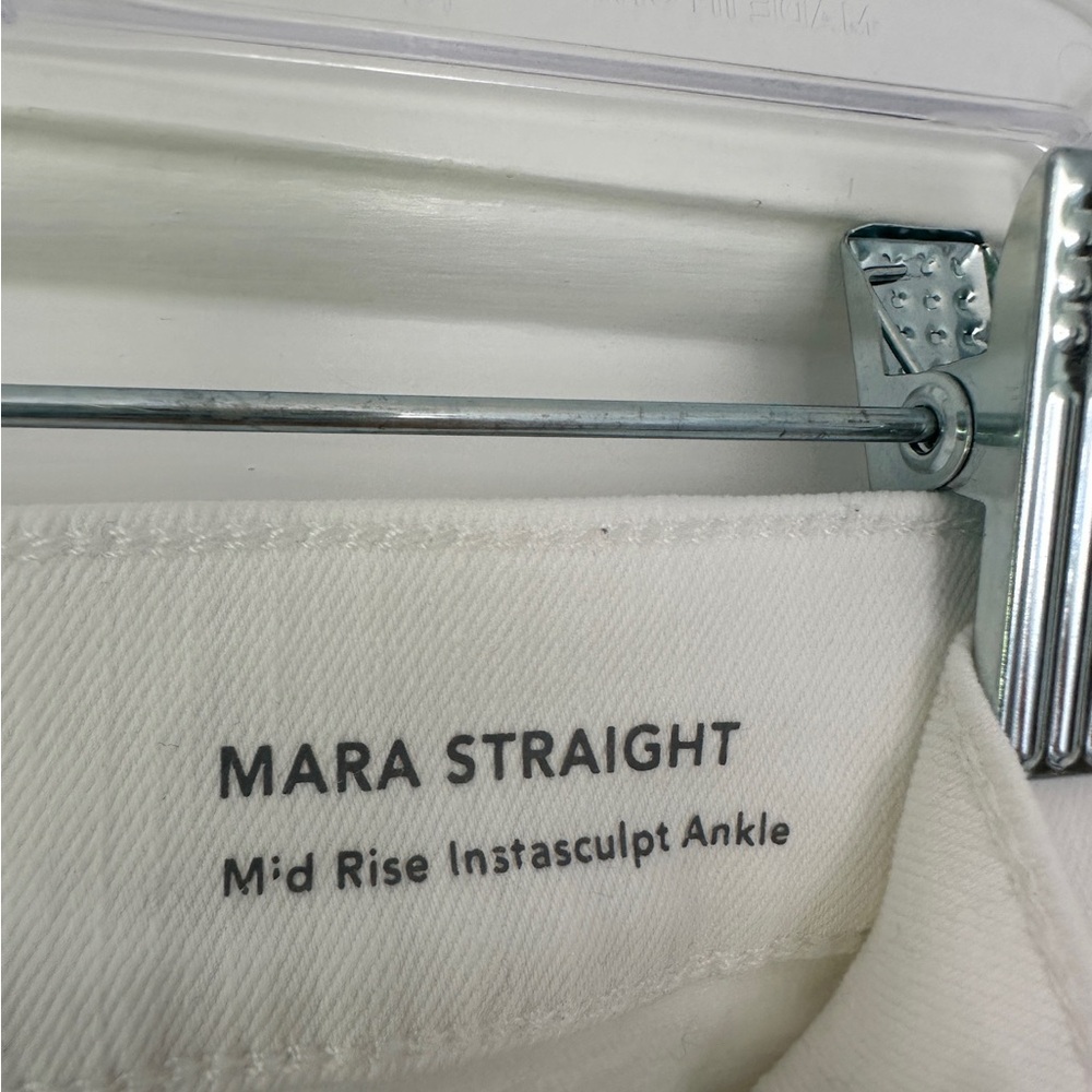 DL1961 Mid Rise Instasculpt Ankle Length Straight Leg White Jeans in Size 28 - Picture 11 of 15